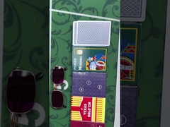 Lentes de contacto infrarrojas para marcar cartas de póquer