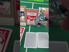 Lentes de contacto infrarrojos para los profesionales del póker    Detecta las cartas marcadas con precisión