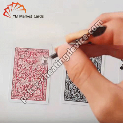 Lentes de contacto de rayos X para leer cartas de juego para hacer trampa en Omaha