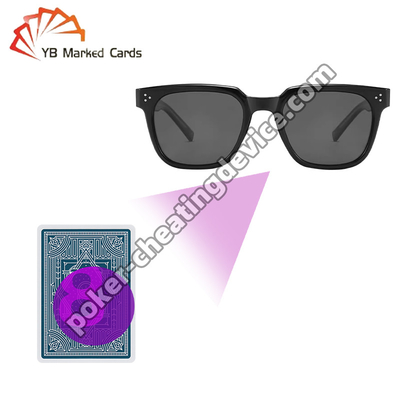 Las gafas ven a través de las cartas y revelan las marcas ocultas